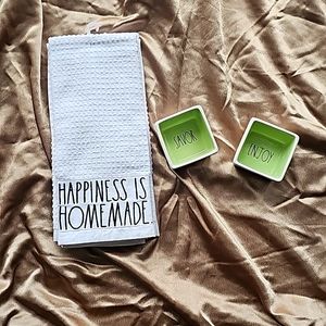 New Rae Dunn Kitchen Bundle: 2 Ceramic Bowls and Kitchen towels